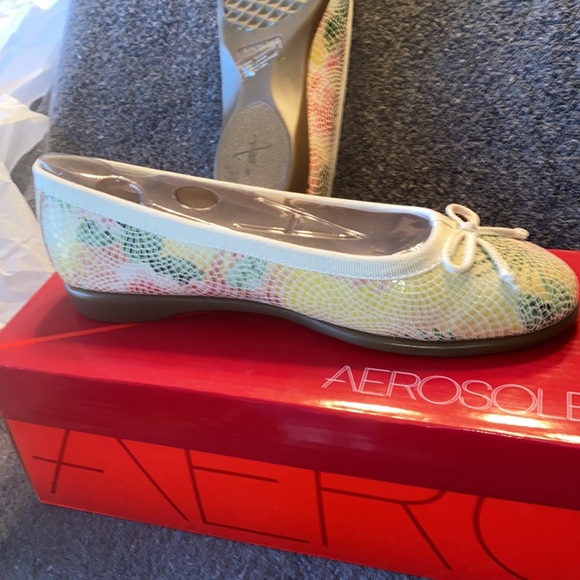 NWOT Aerosoles Ladies Multi Colored Shoes Size 6.5 W - Picture 10 of 10